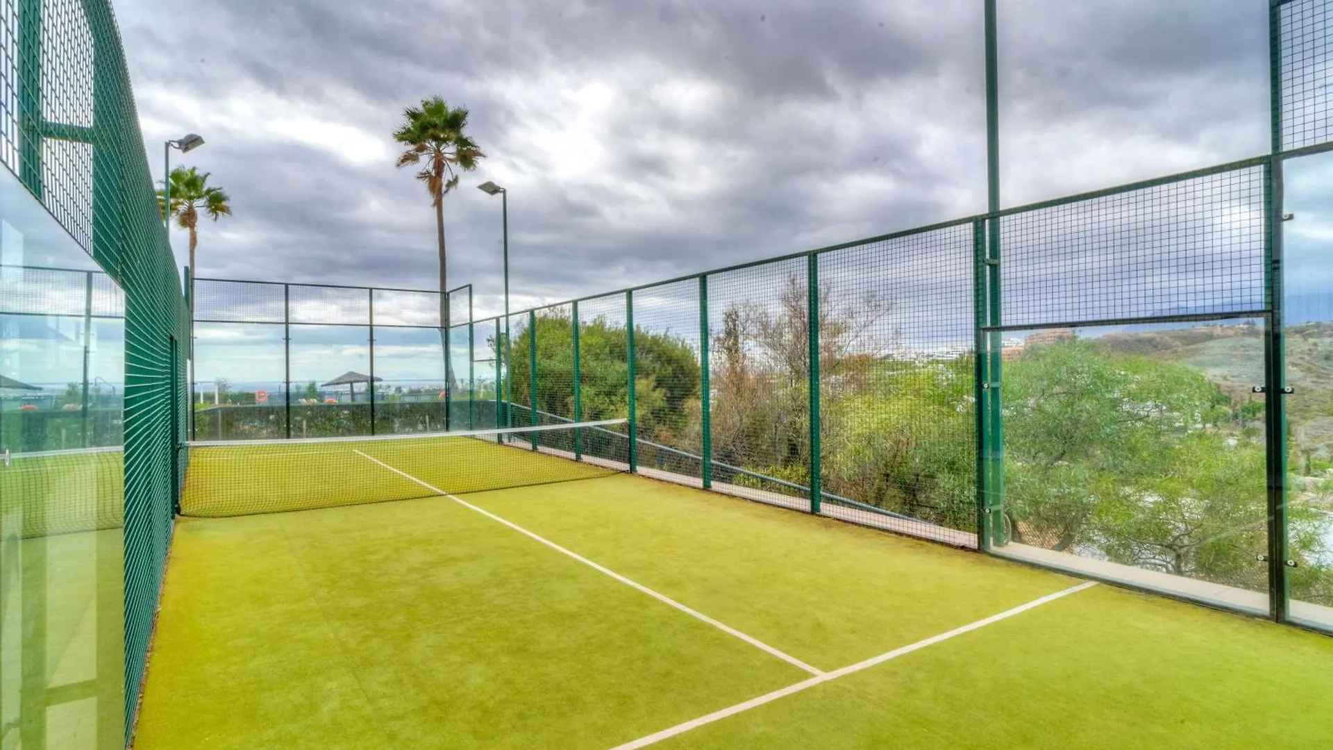 Serendipity Flat- Stunning Views And Serene Interior Estepona Spain