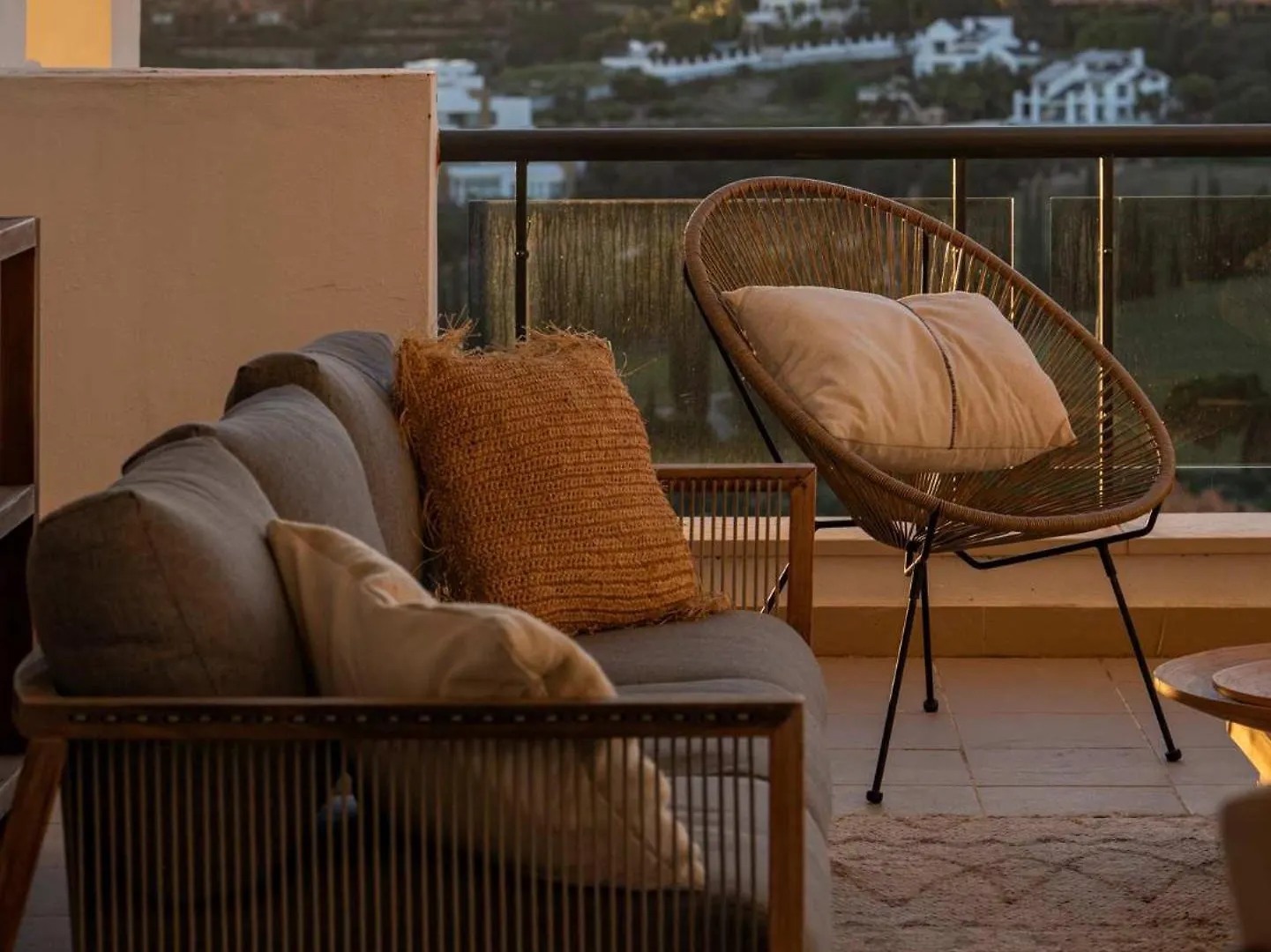 Rental Central - Serendipity Flat- Stunning Views And Serene Interior Εστεπόνα 0*,  Ισπανία