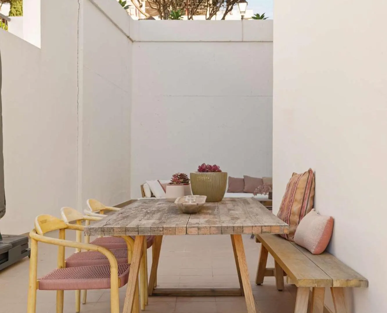 Rental Central - Serendipity Flat- Stunning Views And Serene Interior Εστεπόνα Ισπανία