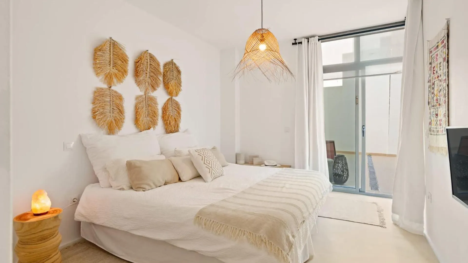 Rental Central - Serendipity Flat- Stunning Views And Serene Interior Εστεπόνα