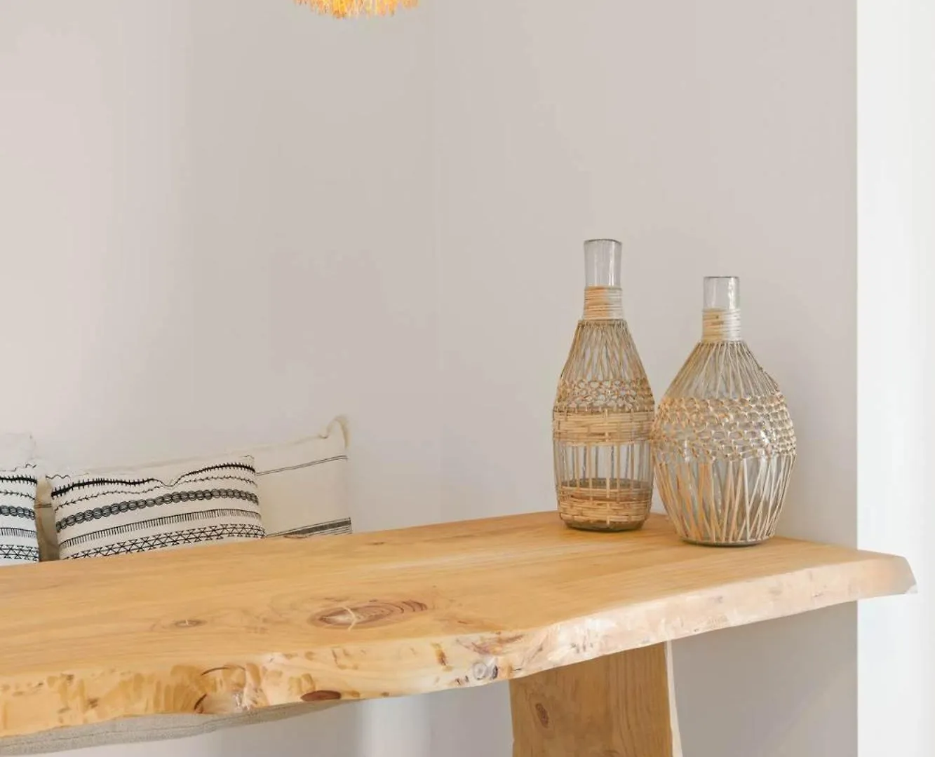 Rental Central - Serendipity Flat- Stunning Views And Serene Interior Εστεπόνα Διαμέρισμα